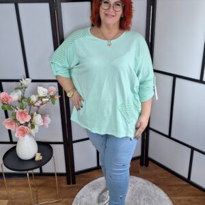 Olasz csodás pamut anyagból készült horgolt betétekkel díszített felső nagy méretben menta színben