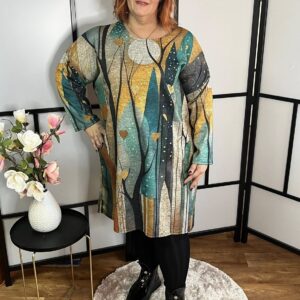 Egyenes fazonú mintás őszi/téli ruha ajándék sállal - erdős minta