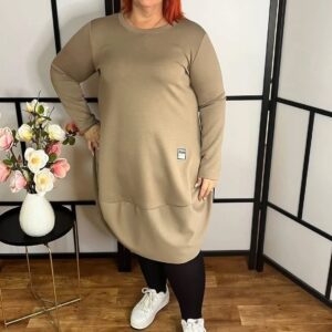 Olasz pamut anyagból készült, hagyma fazonú, kerekített ruha homok színben