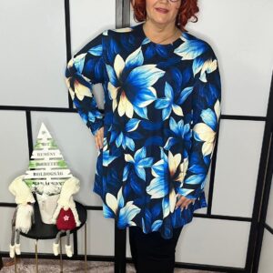 Kerekített fazonú, enyhén A vonalú, pihe-puha anyagú tunika kék virág mintával