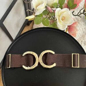 Állítható gumis öv nagy arany csattal csokibarna színben