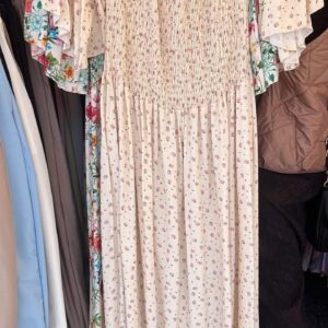 Gumis tetejű flokon maxi ruha bézs apró virágos