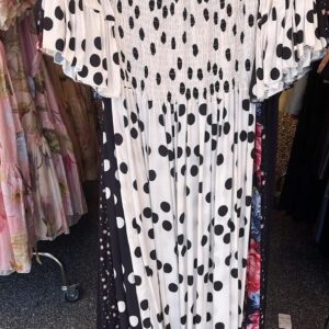 Gumis tetejű flokon maxi ruha fehér-fekete pöttyös