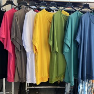 Madeirával díszített, extra minőségű pamut póló fango színben