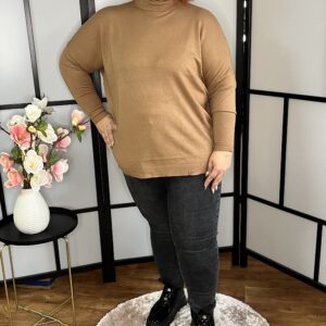 Ezüst csillámos anyaggal átszőtt gépi kötésű garbó barna színben