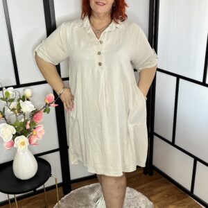 Felgombolható ujjú inggalléros elől 3 gombos zsebes hagymaruha bézs színben