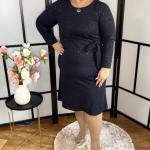 Hasnál ráncolt és megköthető ruha fényes díszítéssel sötétkék színben