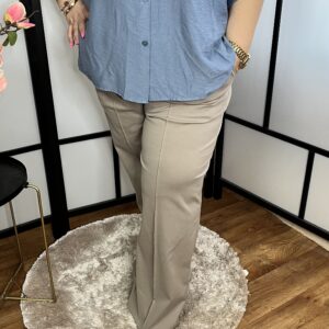 Gumis derekú, elöl tűzött, prémium punto anyagú, palazzo fazonú nadrág fango színben