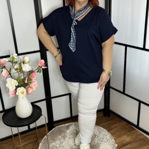 V nyakú, pamut anyagú felső ajándék sállal sötétkék színben