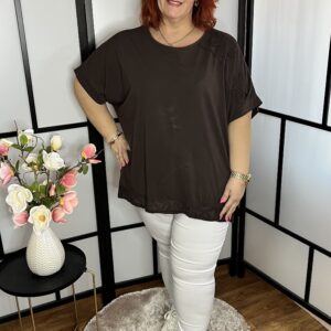 Madeirával díszített, extra minőségű pamut póló csokibarna színben