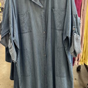 Vékony farmer anyagú, elején két zsebes végig gombos ruha