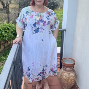 Kerek nyakú, vállnál és alul virág mintás, zsebes maxi len ruha fango színben