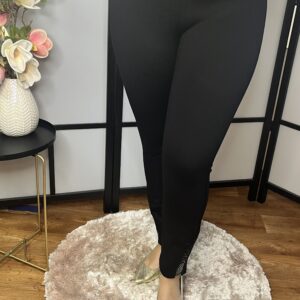 Török felső kategóriás fekete gumis derekú nadrág lábszárán kövekkel díszítve