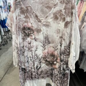 Kétrétegű, gyűrt, virágmintás tunika barna színben