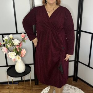 Átlapolt lurex, fodorral díszített alkalmi ruha bordó színben