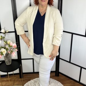 Közép méretű gomb nélküli, húzott ujjú blézer bézs színben