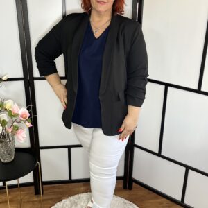 Közép méretű gomb nélküli, húzott ujjú blézer fekete színben