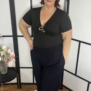 Fekete különlegesen dekoltált rövid ujjú body