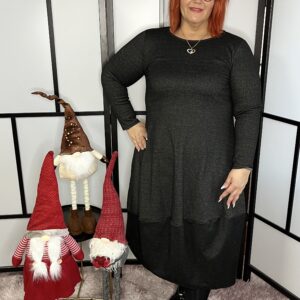 Olasz prémium kategóriás anyagból készült, hagyma fazonú, kerekített ruha fekete színben