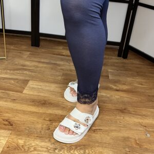 Vékonyabb pamut anyagú csipkés leggings farmerkék színben