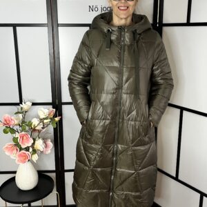 Hosszú fazonú steppelt, kapucnis téli kabát khakizöld színben