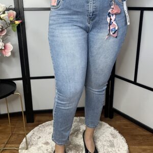 Rugalmas, magas derekú, MOMFIT fazonú, ultra kényelmes farmer