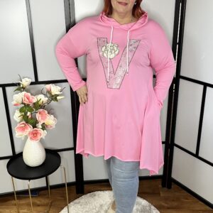 Két oldalt hosszított fazonú, A vonalú, kapucnis tunika köves díszítéssel puncs színben