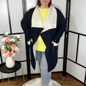 Elöl két zsebes, gomb nélküli kardigán sötétkék színben