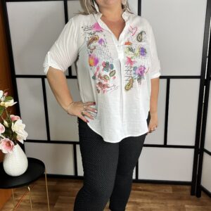 Gyönyörű lenge nyári ing elől nyári mintázattal fehér színben