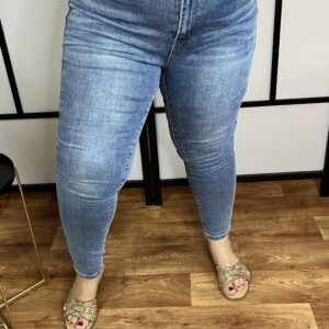 Gyönyörű push up fazonú szűk szárú skinny középkék színű farmer nadrág extra rugalmas anyagból