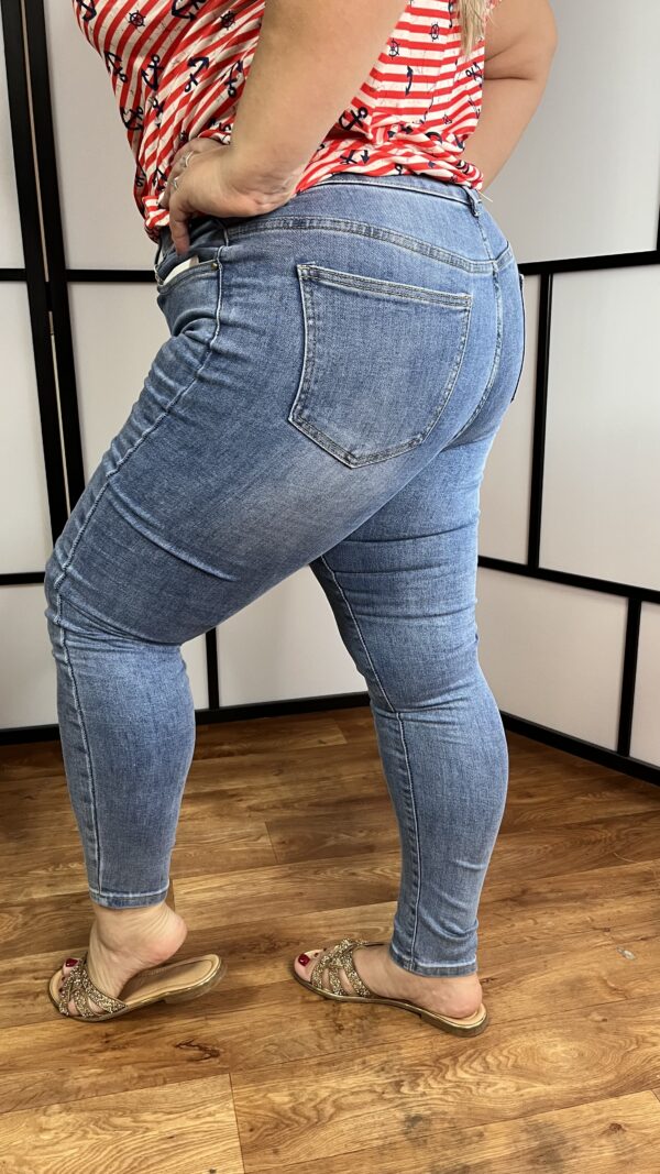 Gyönyörű push up fazonú szűk szárú skinny középkék színű farmer nadrág extra rugalmas anyagból - Image 2