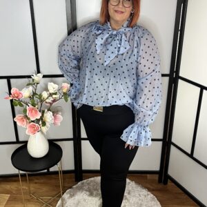 Különleges könnyed, légies pöttyös blúz nyaknál megköthető fazonnal felhőkék színben