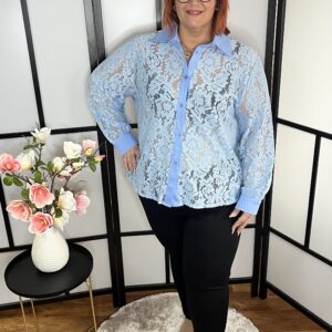 Rugalmas, csipkés ing világoskék színben