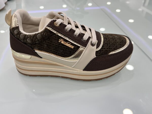 Barna-arany gyönyörű éktalpú elegánsabb sneaker