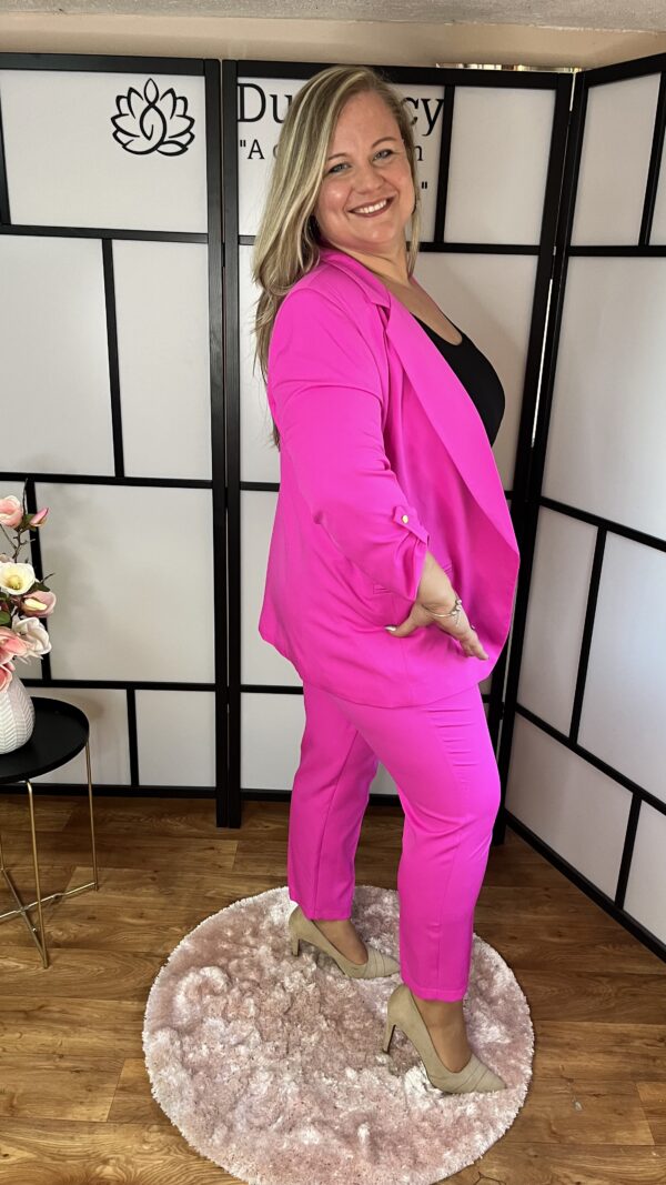 Lengyel exclusive egyedi karcsúsított nadrág kosztüm magenta színben - Image 2