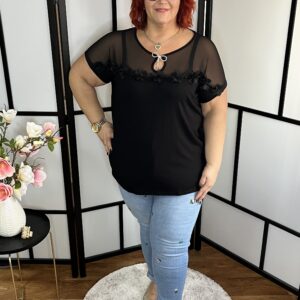 Fekete tüllel kombinált fekete felső, strassz és gyöngy virág és masni dísszel