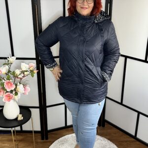 Gyönyörű és divatos káró kockás kifordítható tavaszi kabát szuper fazonnal nagyobb méretekben is sötétkék színben TAVALYI ÁRON