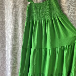 Neonzöld mellnél gumírozott pántos szabott maxi ruha