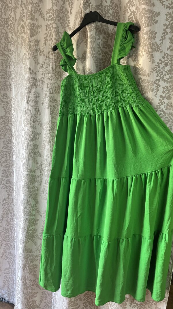 Neonzöld mellnél gumírozott pántos szabott maxi ruha