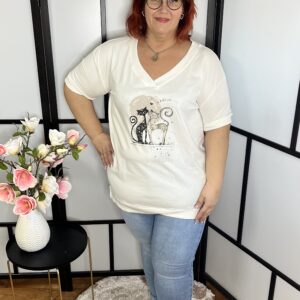 Pamut, V nyakú, alul passzés, cicákkal díszített felső/póló fehér színben