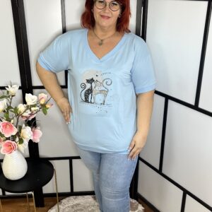 Pamut, V nyakú, alul passzés, cicákkal díszített felső/póló felhőkék színben