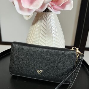 Nagy méretű, zipzáros nagy méretű, női műbőr pénztárca fekete színben