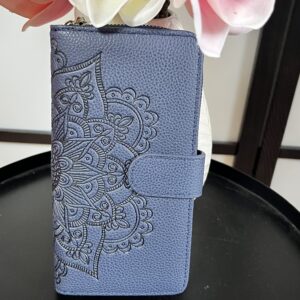Nagy méretű, mandala mintás női műbőr pénztárca sötétkék színben