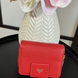 Kisebb méretű gyönyörű pihe puha anyagú pénztárca piros színben