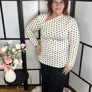 Rafinált nyakkivágású, összetartó anyagú pöttyös felső ekrü színben