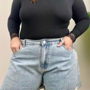 Szaggatott, bőszárú, farmer rövidnadrág gumis derékkal