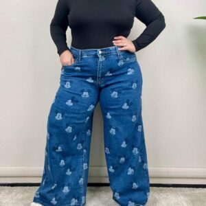 Egyedi és különleges, egyenes szárú MICKEY fejekkel díszített fantasztikus farmernadrág