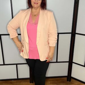 Közép méretű gomb nélküli, húzott ujjú blézer púder színben