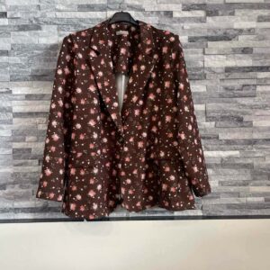 Apró virágos egy gombos blézer csokibarna színben